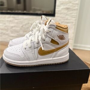 Jordan Retro 1  Kids White Sneakers with Gold Accents